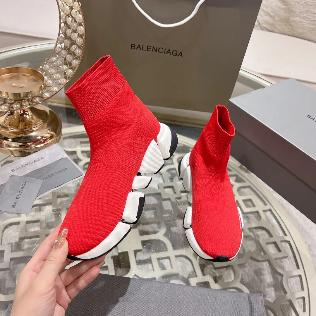 👟👟Ex-factory price 520👟👟 【Balencia**】The latest ✅SPEED2.0 multi-compression molded combination outsole from Paris* ✅ ⚠️Balencia’s top couple socks and shoes❗️ 🌟Original purchase and development! The top version on the market, with upgraded quality, every detail including packaging is compared to ZP! Newly upgraded TPU vacuum molded combination outsole! More comfortable and easy to wear! 3D knitted fabric is breathable and does not deform! The logo is the same as the original one, please distinguish it from the market currency! ⚠️Balenciaga’s latest packaging! 🔸Couple size SIZE: 35-42 (can be customized from 41)